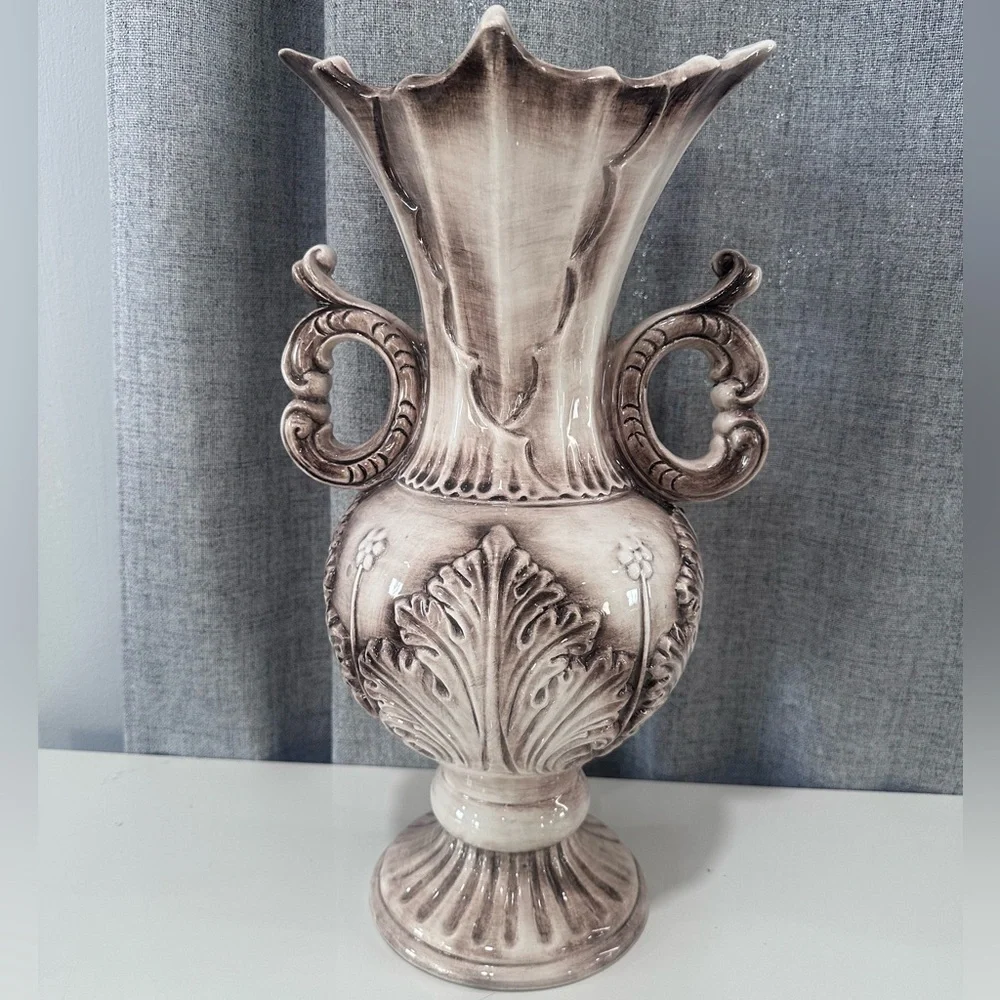 Capodimonte elegant Floral  Vase with Pink and Yellow flowers. Made in Italy